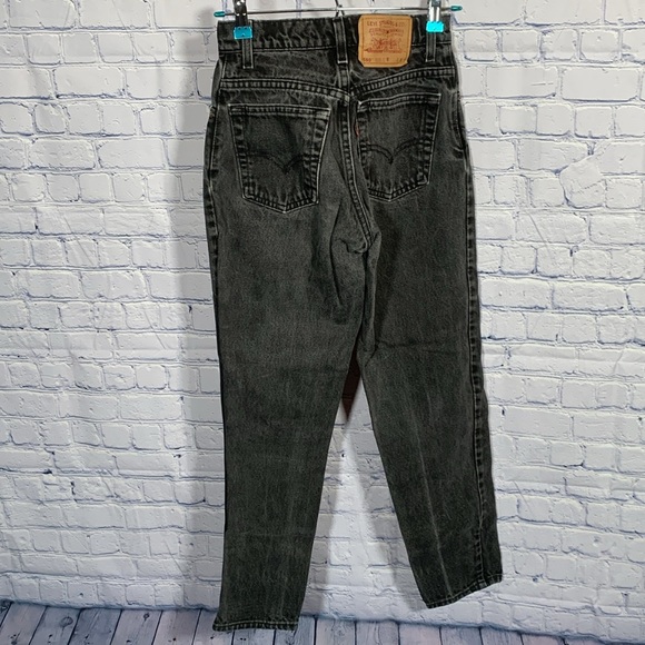 Levi’s Women’s Vintage 550 Relaxed Fit Tapered Leg Washed Black Size S Short - Picture 4 of 6